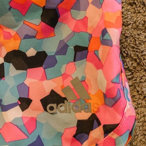 Adidas shorts lined 3T - Picture 3 of 4